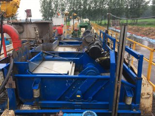 科迅機(jī)械HDD泥漿回收系統(tǒng)是用于凈化水平定向穿越從地下返回的泥漿